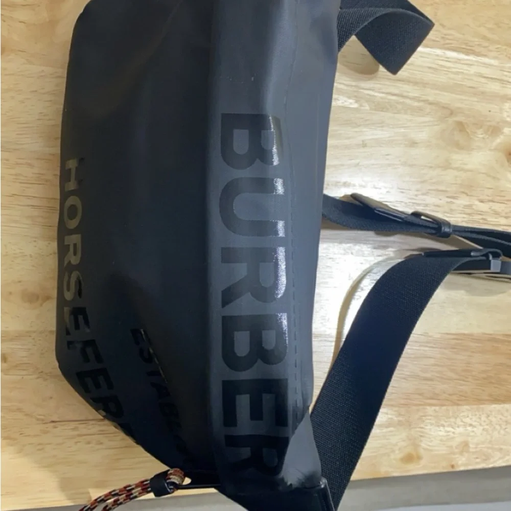 Burberry Black Belt Bag for Men - Picture 3 of 3